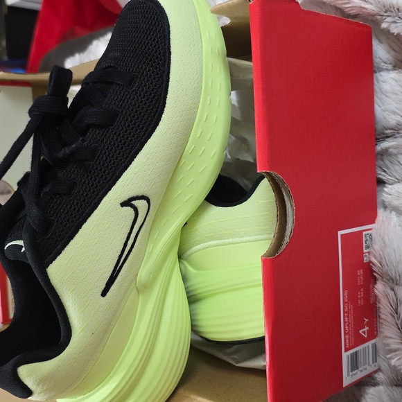 Nike Uplift SC (GS) YOUTH SIZE 4 - Picture 3 of 6
